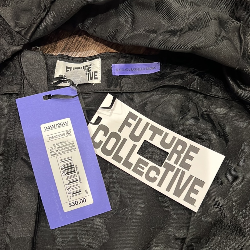 NWT! Future Collective Kahlana Barfield-Brown puff sleeve floral embossed top - Picture 5 of 8